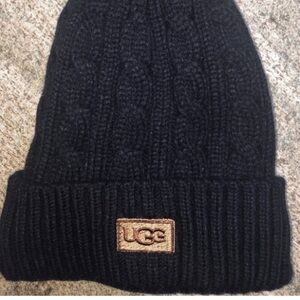 UGG Men's Navy Cable Knit Beanie